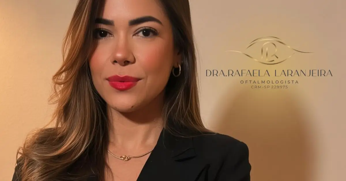 Dra Rafaela Laranjeira orientando paciente sobre investimento em Blefaroplastia em Campinas