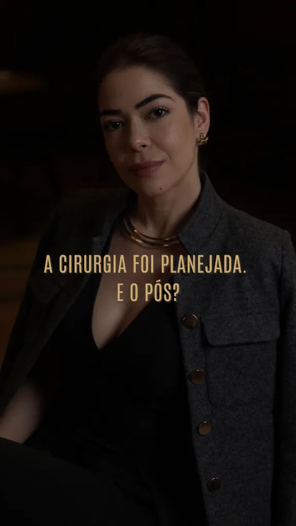 Dra. Rafaela elegante no consultório